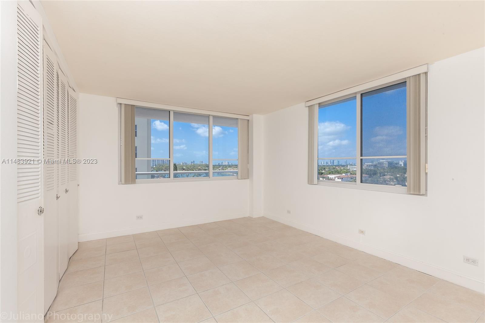 THE CARRIAGE CLUB - Residential Lease