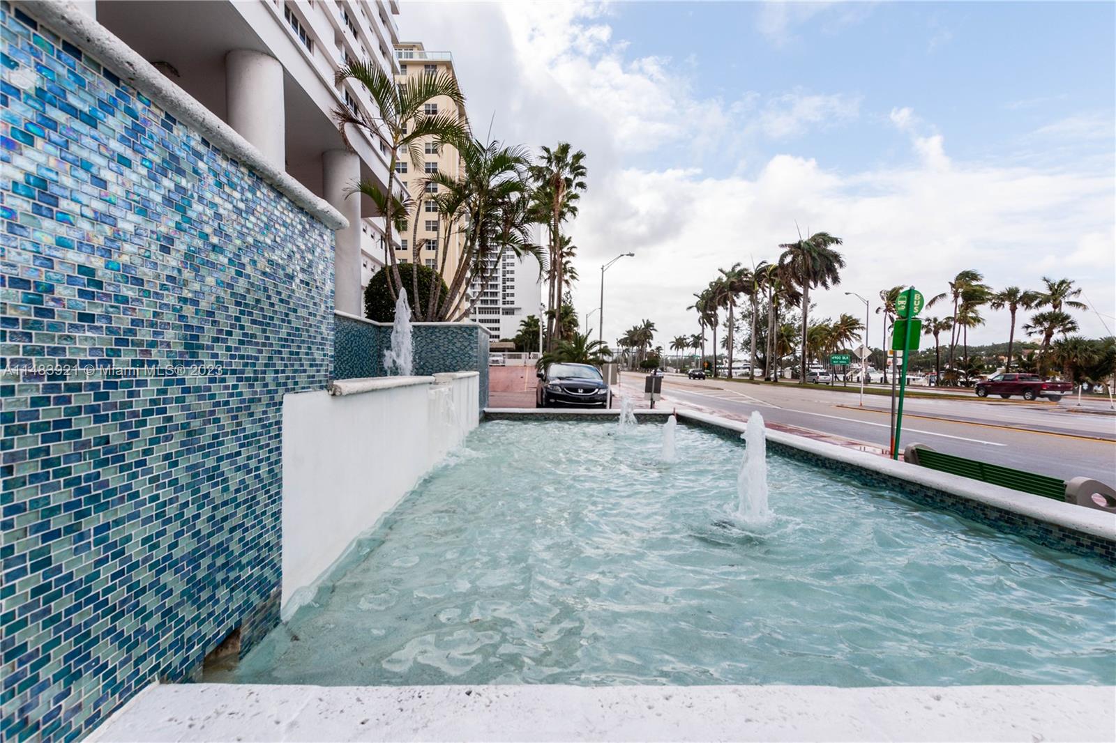 THE CARRIAGE CLUB - Residential Lease