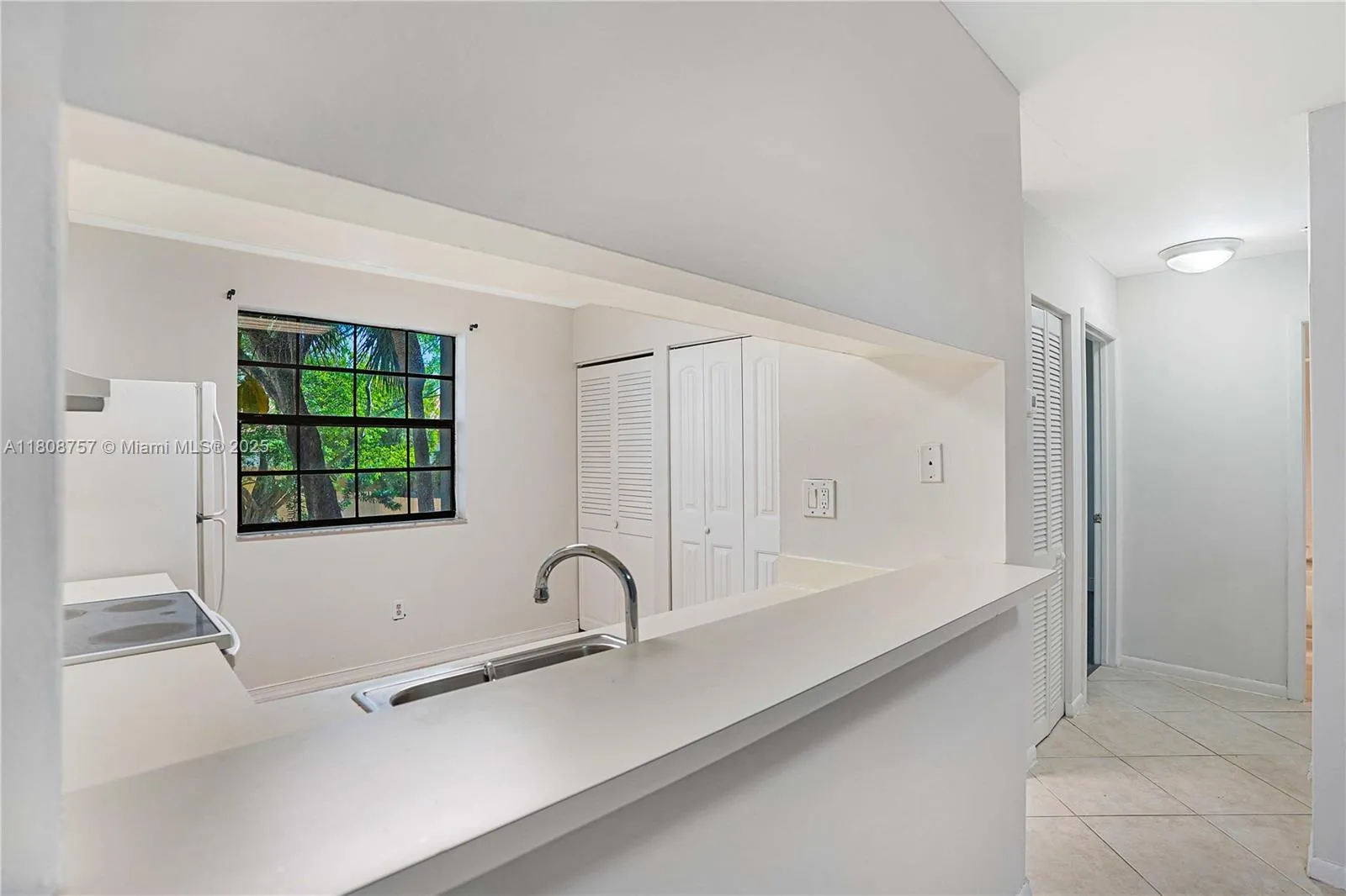 Aventura, Florida 33180, United States, 3 Bedrooms Bedrooms, ,2 BathroomsBathrooms,Residential,Active,136515