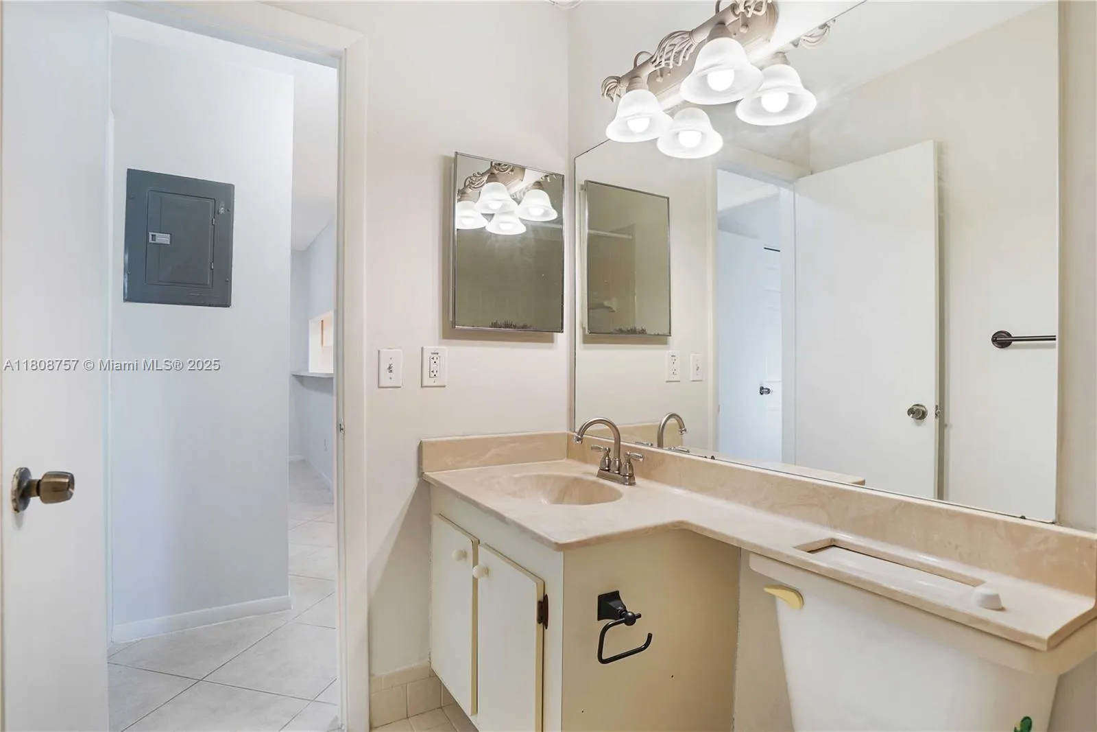 Aventura, Florida 33180, United States, 3 Bedrooms Bedrooms, ,2 BathroomsBathrooms,Residential,Active,136515