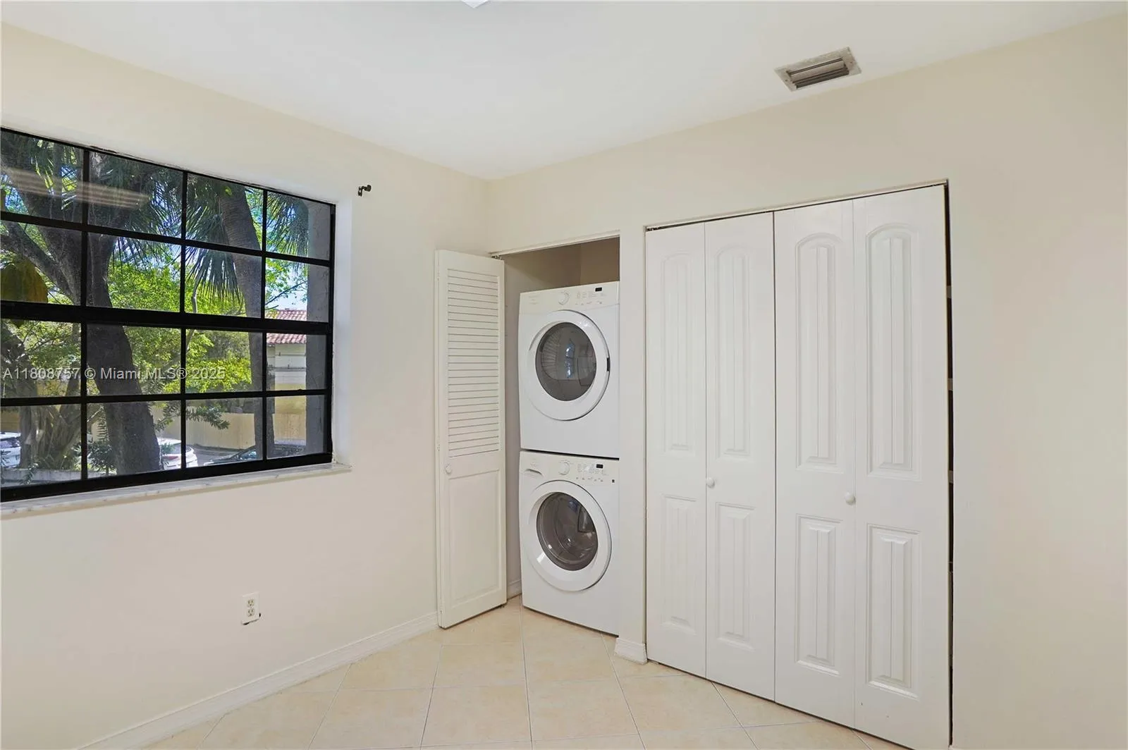 Aventura, Florida 33180, United States, 3 Bedrooms Bedrooms, ,2 BathroomsBathrooms,Residential,Active,136515