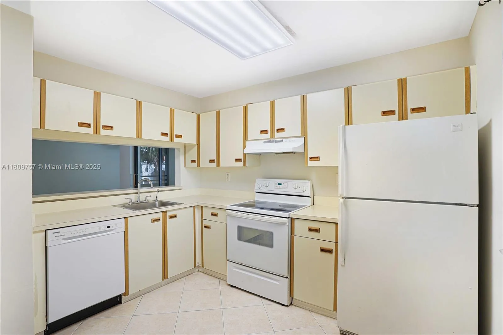 Aventura, Florida 33180, United States, 3 Bedrooms Bedrooms, ,2 BathroomsBathrooms,Residential,Active,136515