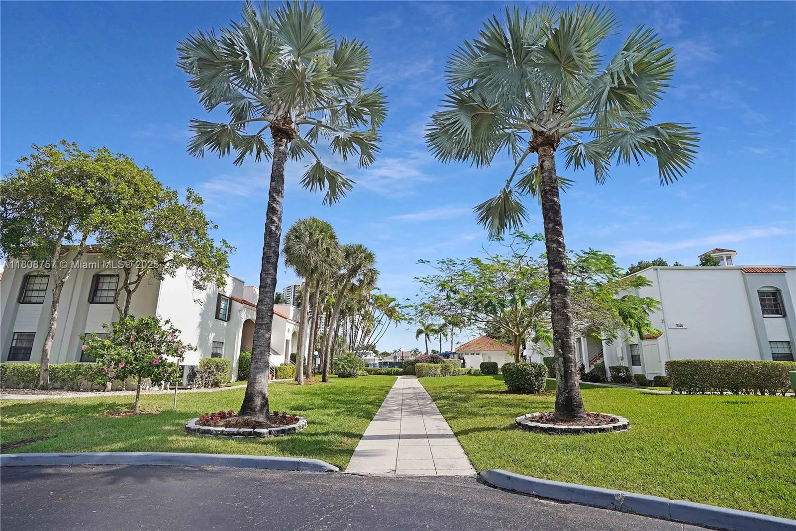 Aventura, Florida 33180, United States, 3 Bedrooms Bedrooms, ,2 BathroomsBathrooms,Residential,Active,136515