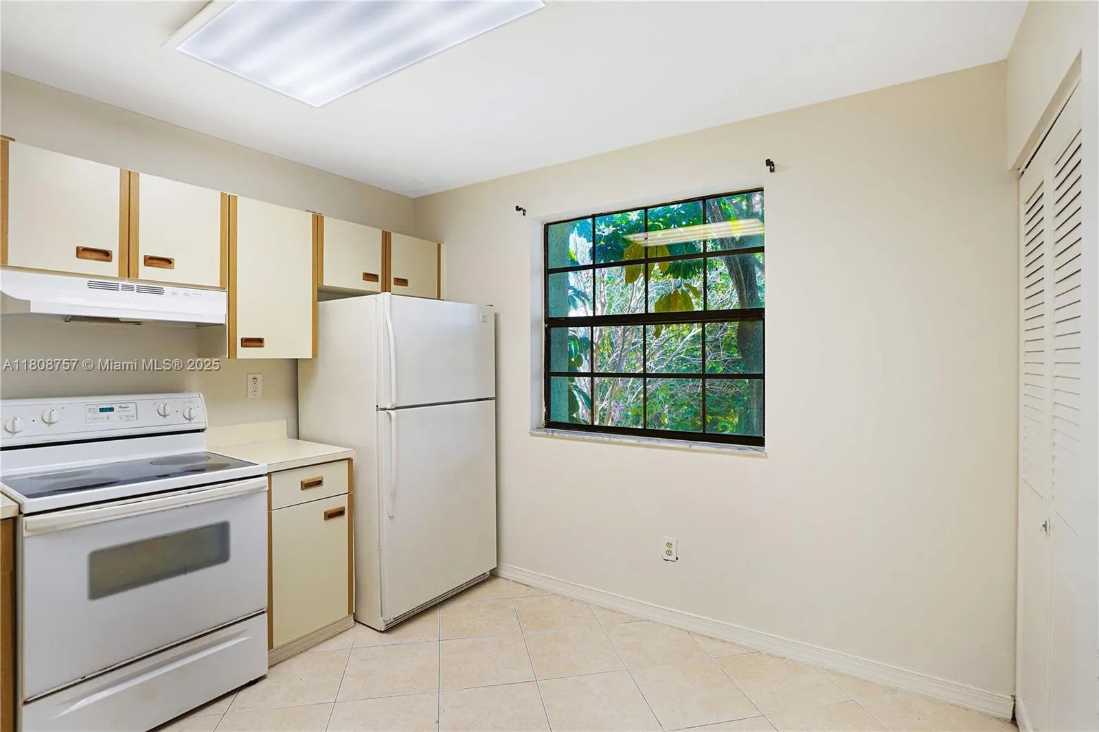 Aventura, Florida 33180, United States, 3 Bedrooms Bedrooms, ,2 BathroomsBathrooms,Residential,Active,136515