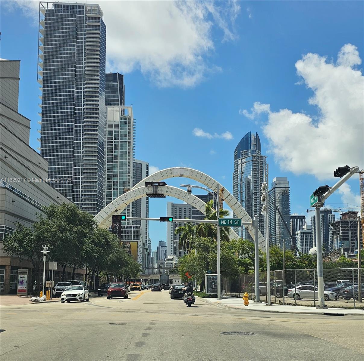 Excellent Investment Opportunity at Paramount Miami Worldcenter!
This stunning unit generates $6,500/month in rental income and features 3 spacious bedrooms and 3 full bathrooms. Whether you're looking to invest or finance, we can assist you with the closing process.
Don’t miss out on this opportunity!
Contact us today ...we can send you a video tour and schedule a showing with 24-hour notice, as the unit is currently tenant-occupied. Thank you!