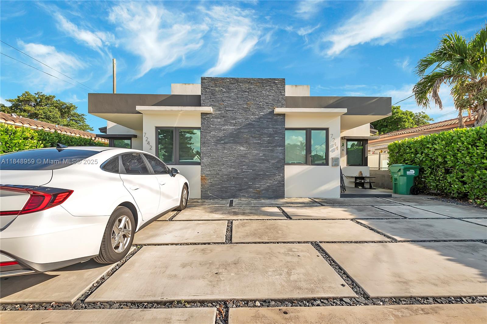 Remodeled duplex ready for immediate move in. Gorgeous white kitchen with stainless appliances, separate laundry room, 3 large bedrooms, and 2 bathrooms.