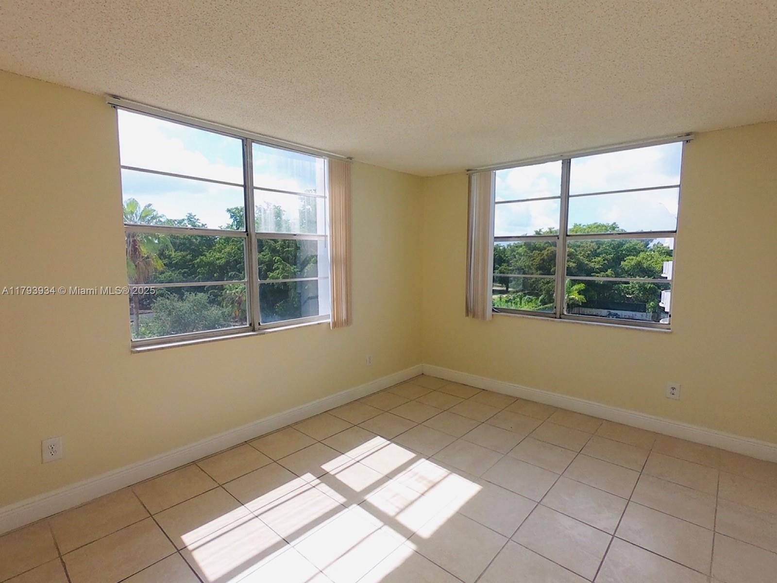 488 NW 165th St Rd B-516