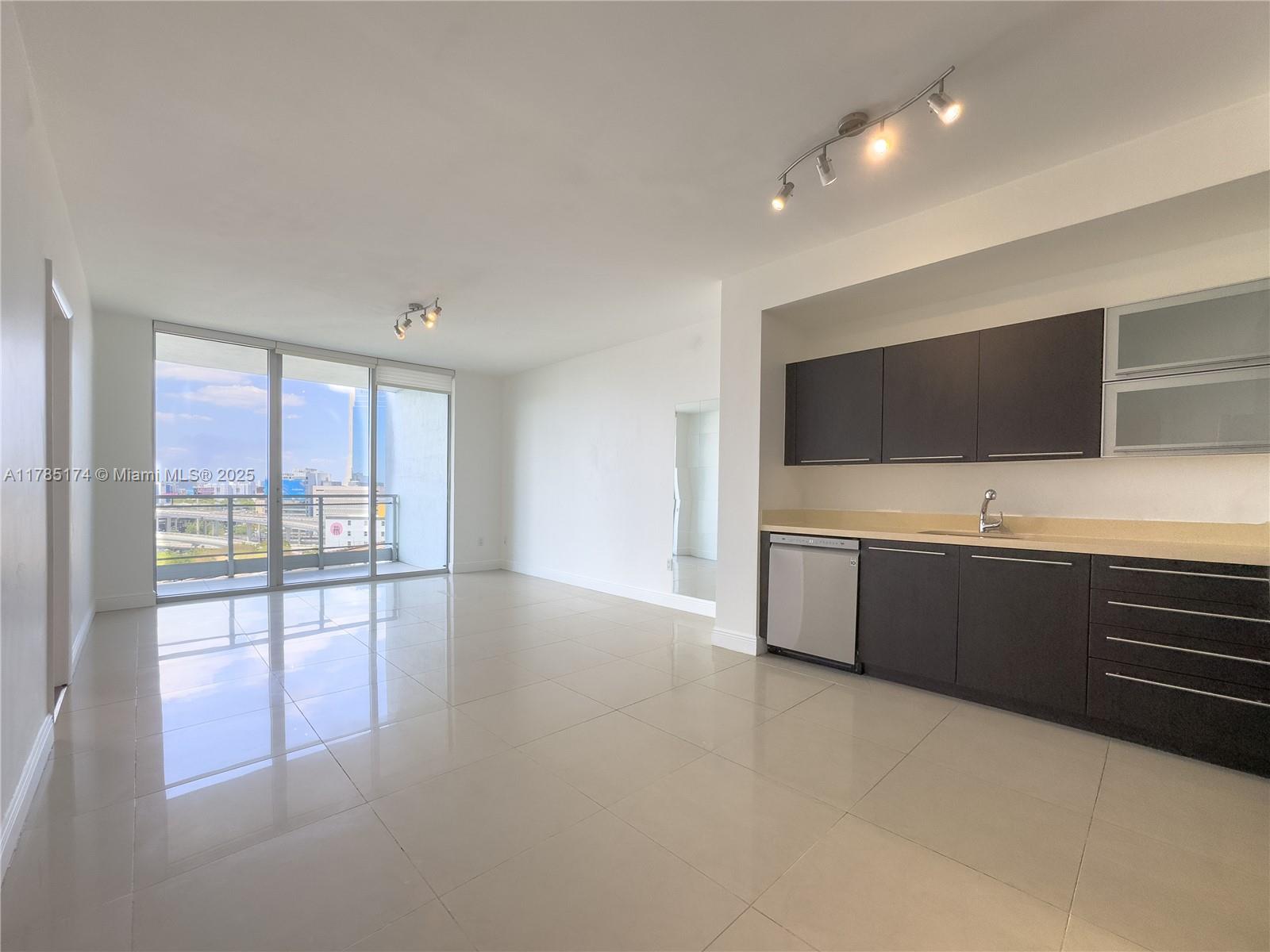 90 Sw 3rd St 1206, Miami, Broward County, Florida - 1 Bedrooms  
1 Bathrooms - 