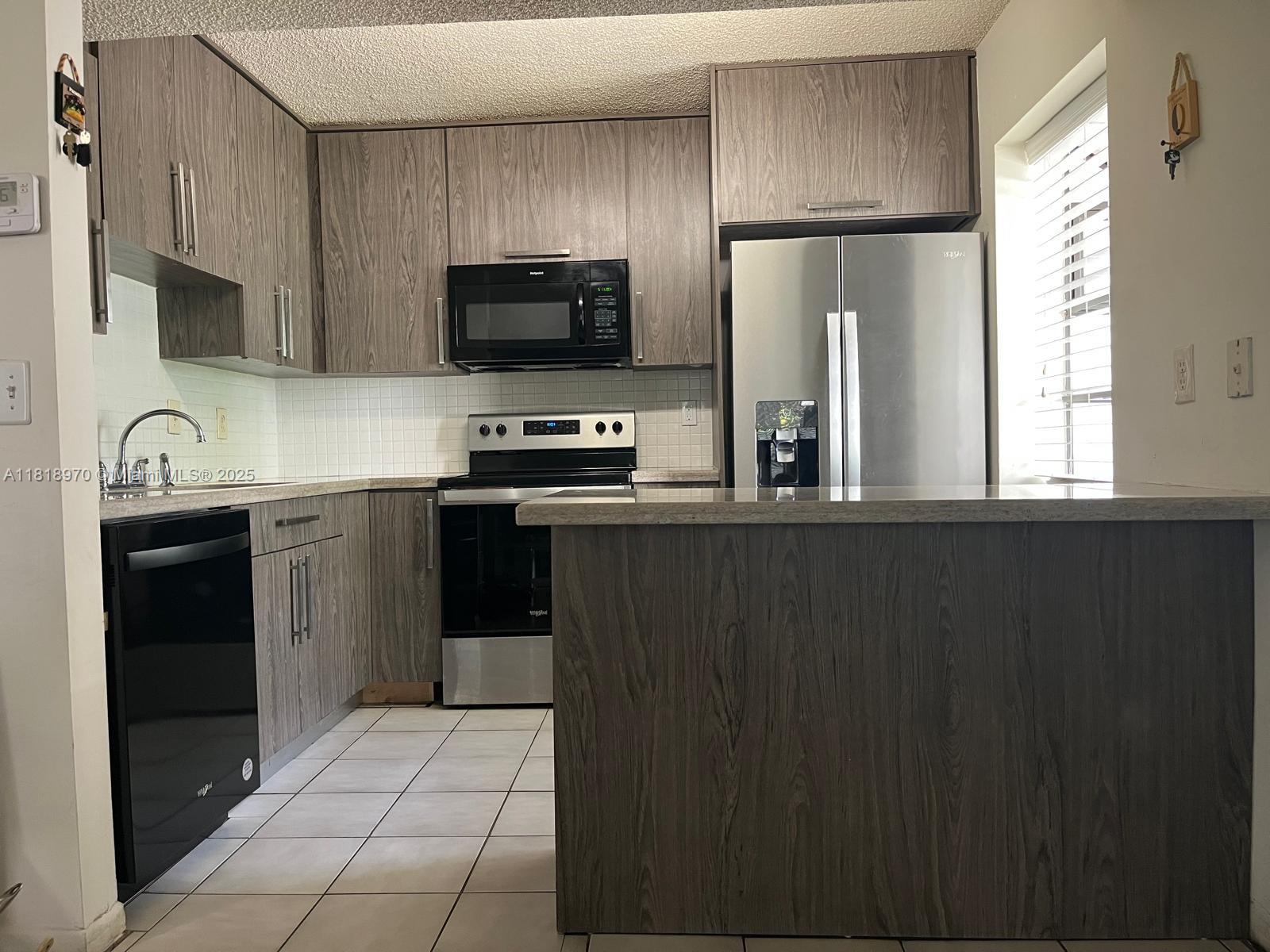 Rental Property at 9813 Nw 3rd St 9813, Plantation, Miami-Dade County, Florida - Bedrooms: 2 
Bathrooms: 2  - $2,200 MO.