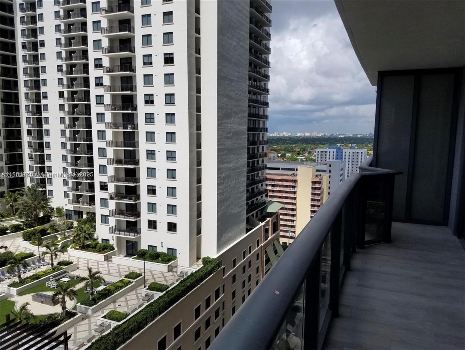 55 SW 9th St 1604