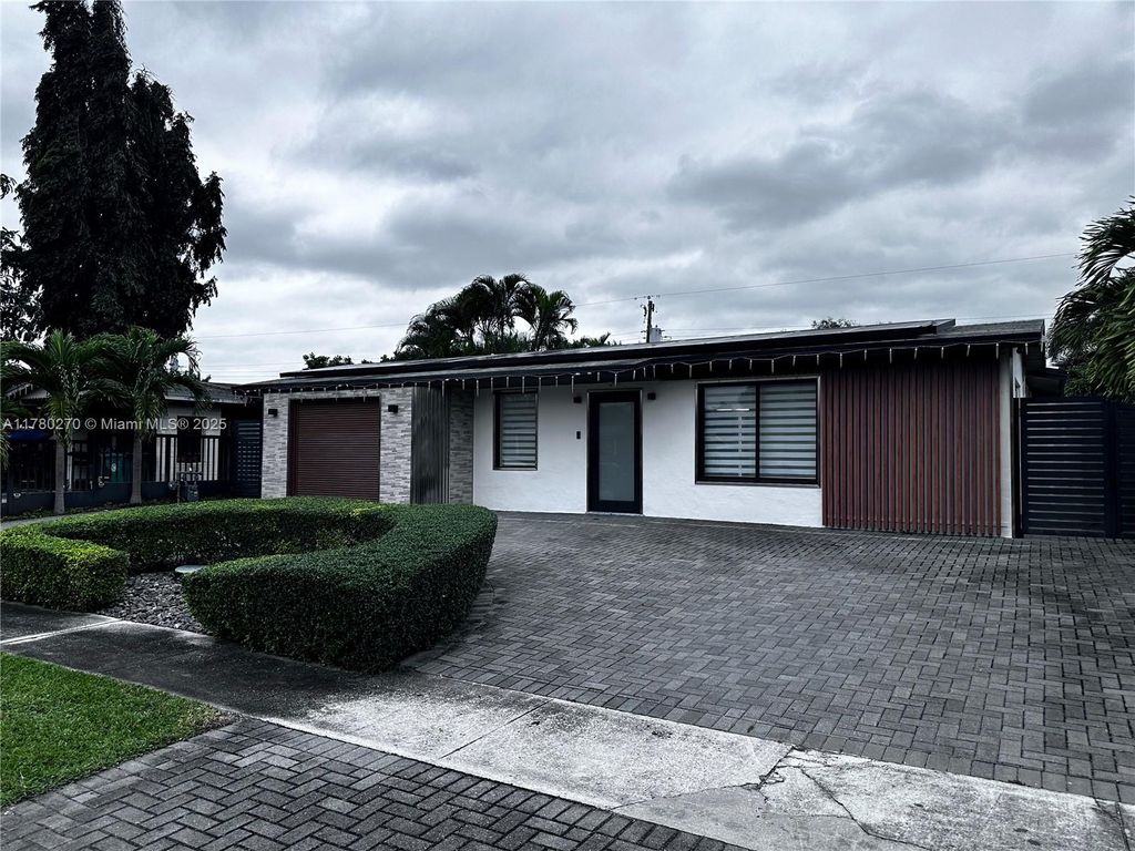 Photo of 7741 NW 31st St, Davie, FL 33024 (MLS # A11780270)