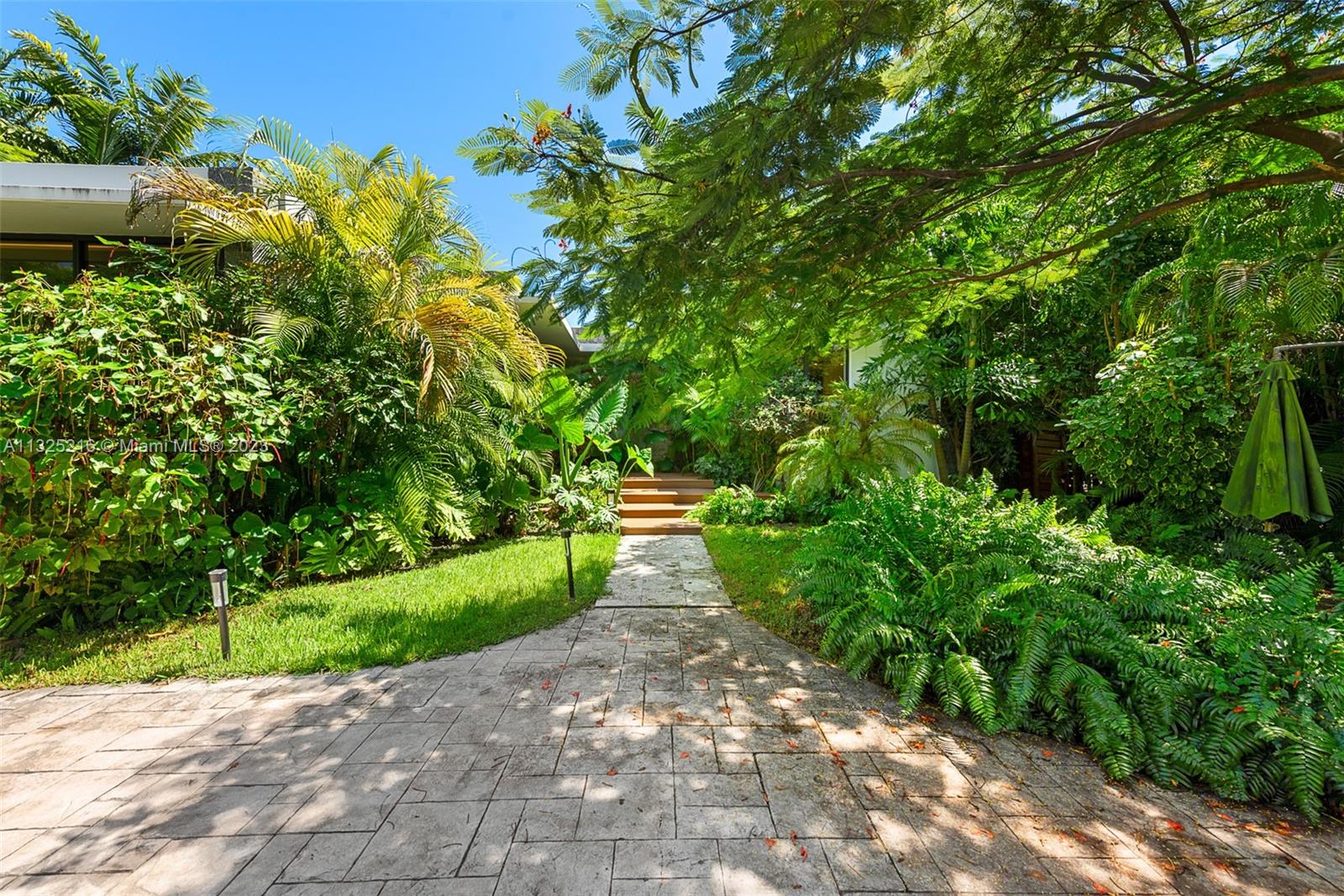 SUNSET ISLANDS-ISLAND NO - Residential