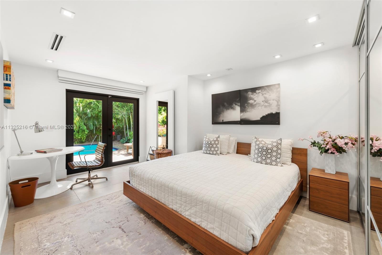 SUNSET ISLANDS-ISLAND NO - Residential