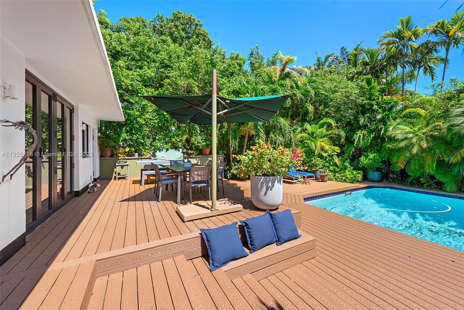 SUNSET ISLANDS-ISLAND NO - Residential