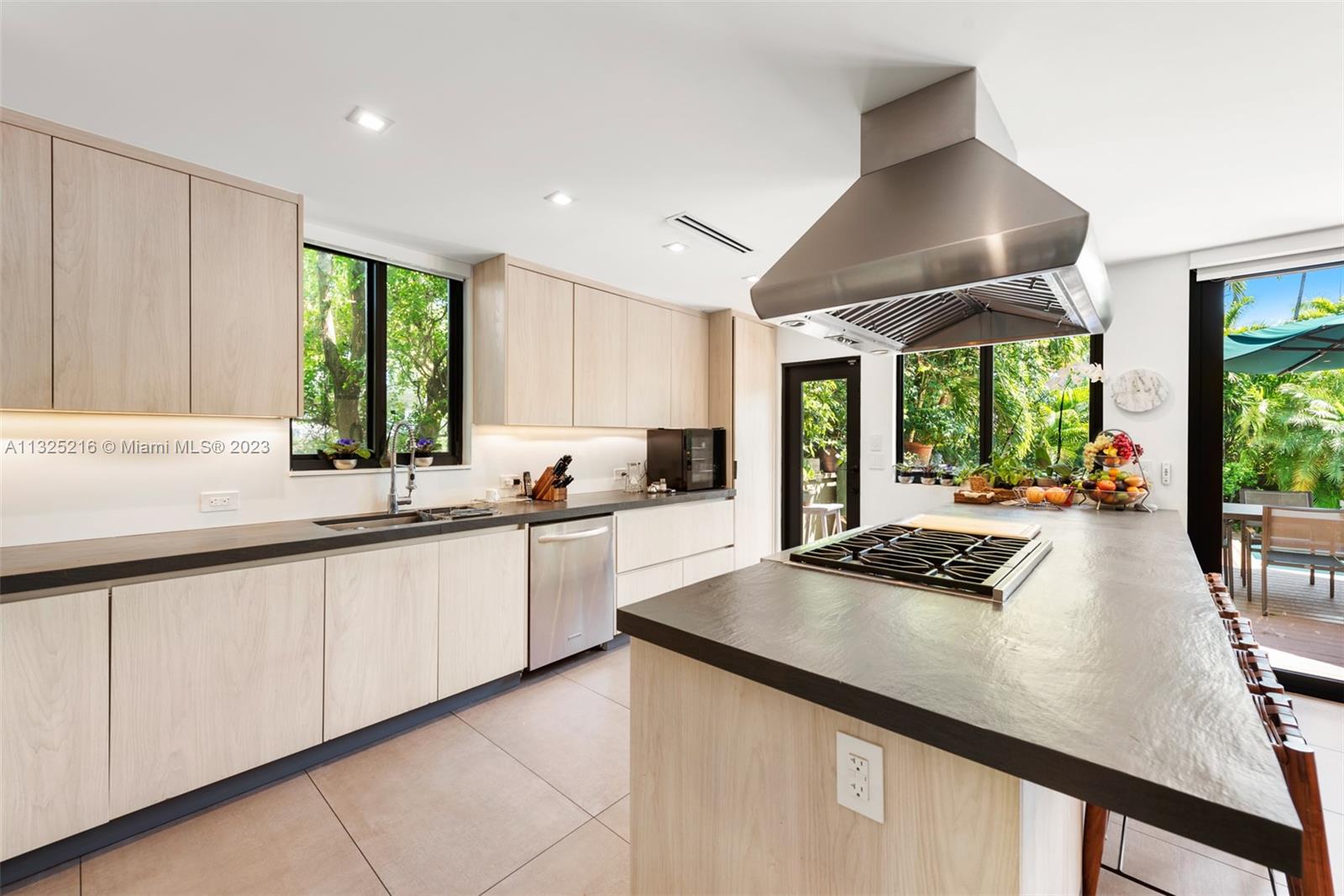 SUNSET ISLANDS-ISLAND NO - Residential