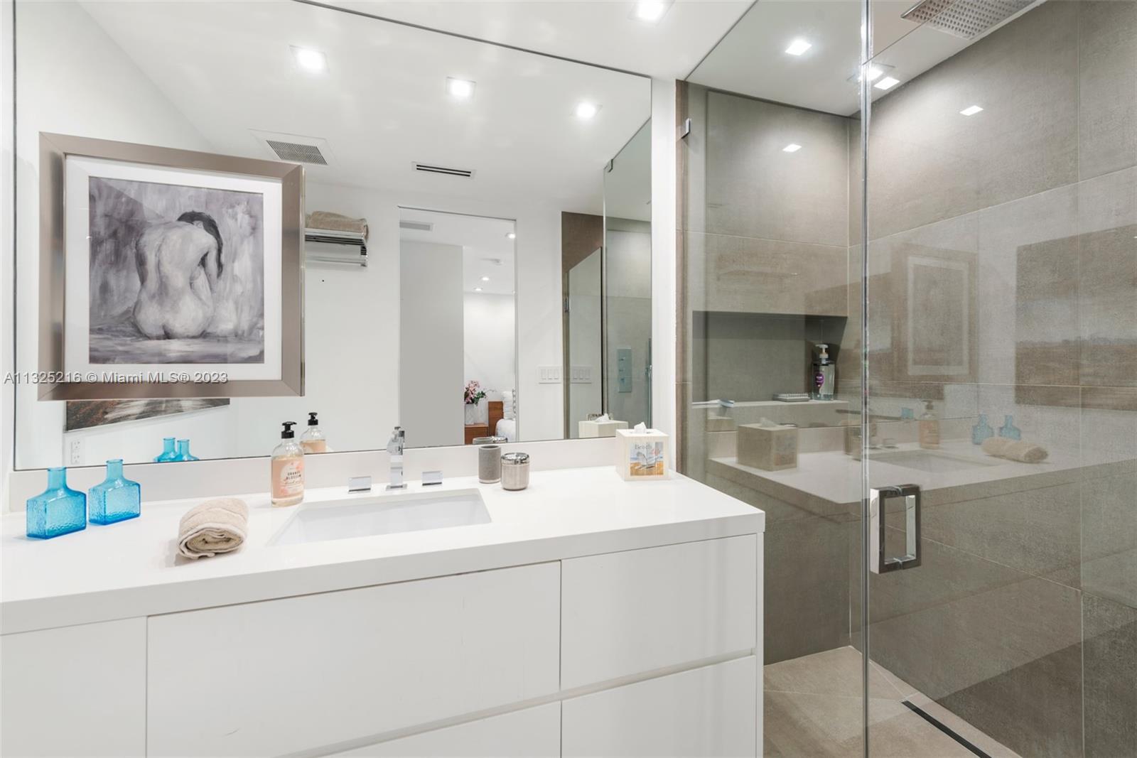 SUNSET ISLANDS-ISLAND NO - Residential