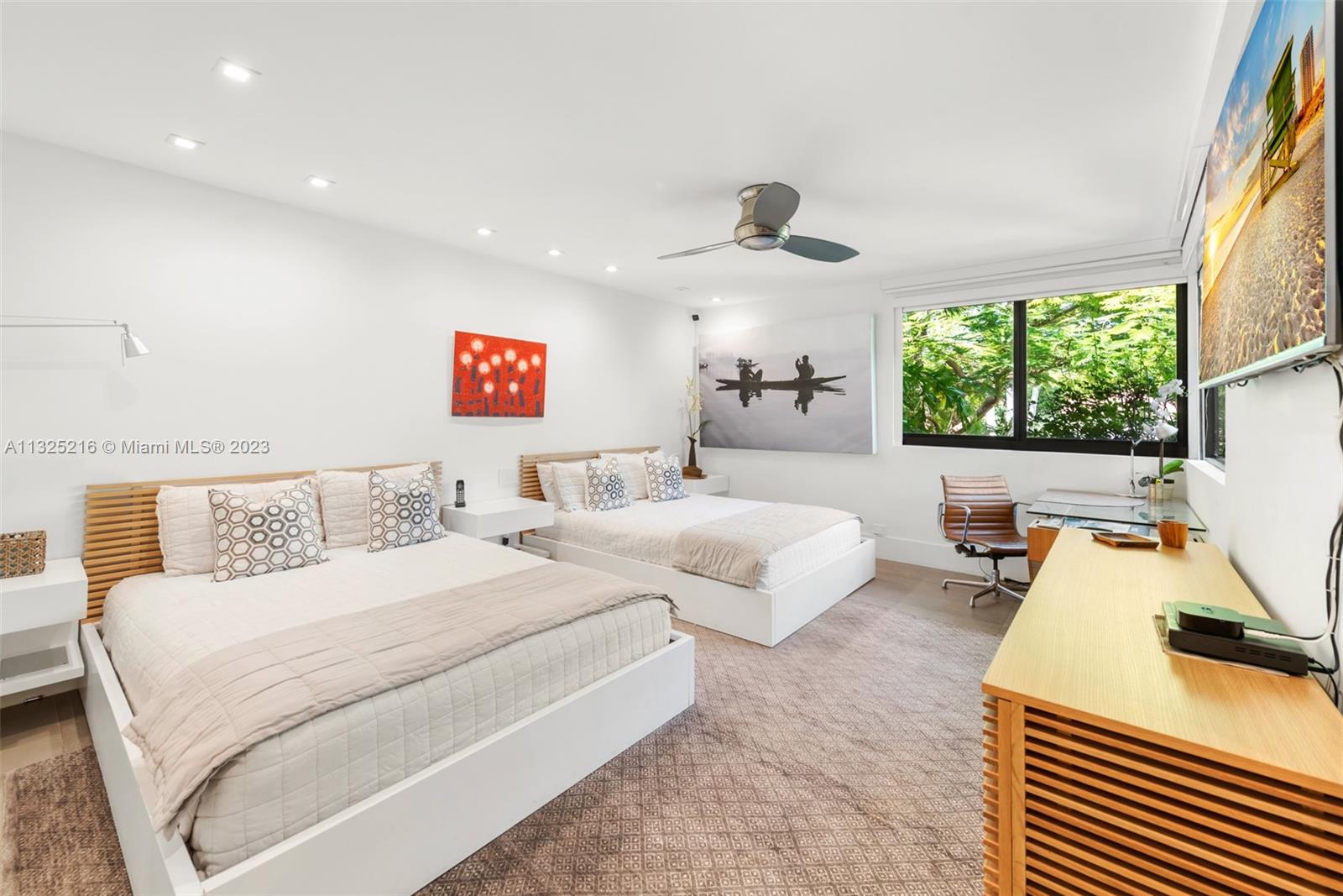 SUNSET ISLANDS-ISLAND NO - Residential