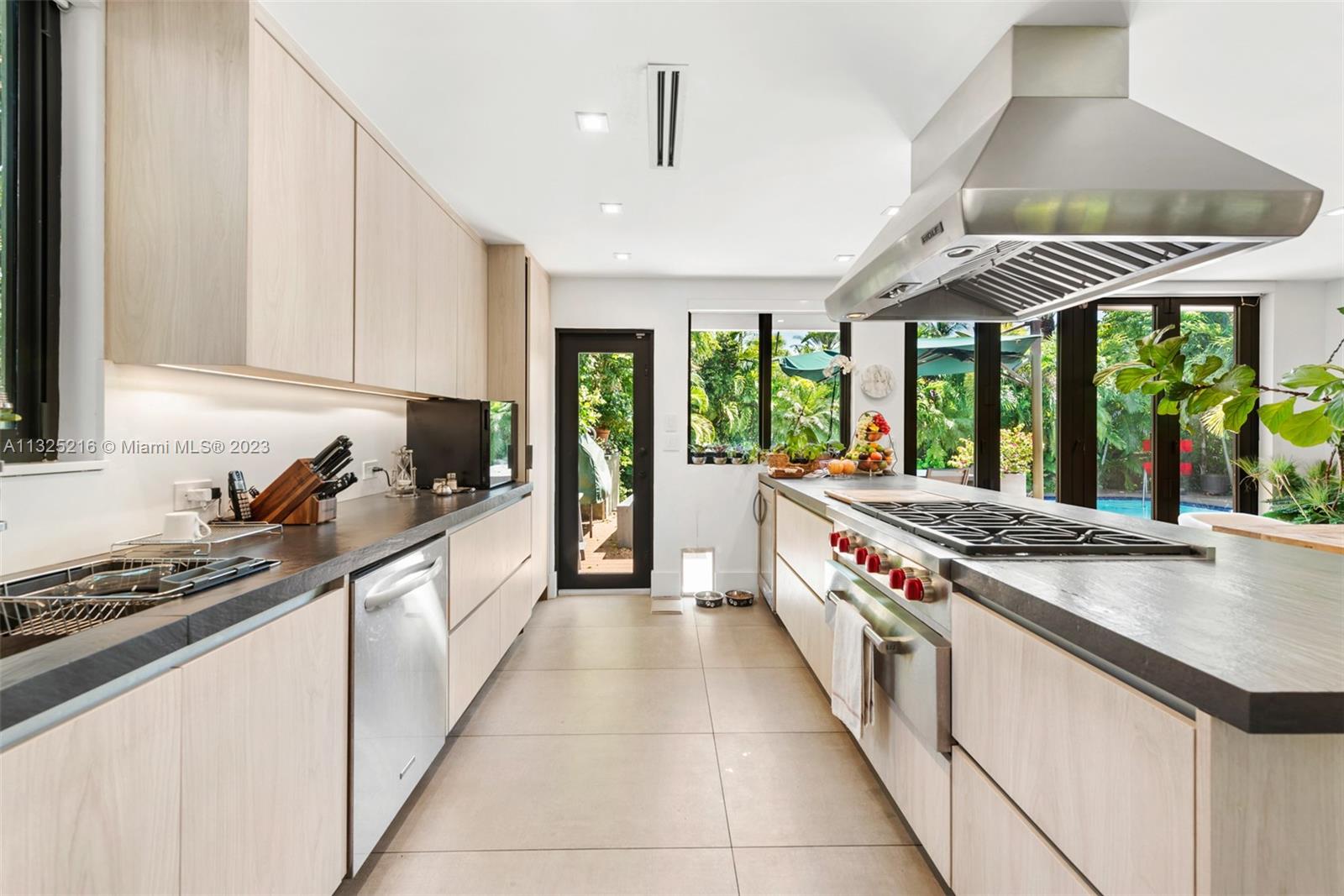 SUNSET ISLANDS-ISLAND NO - Residential