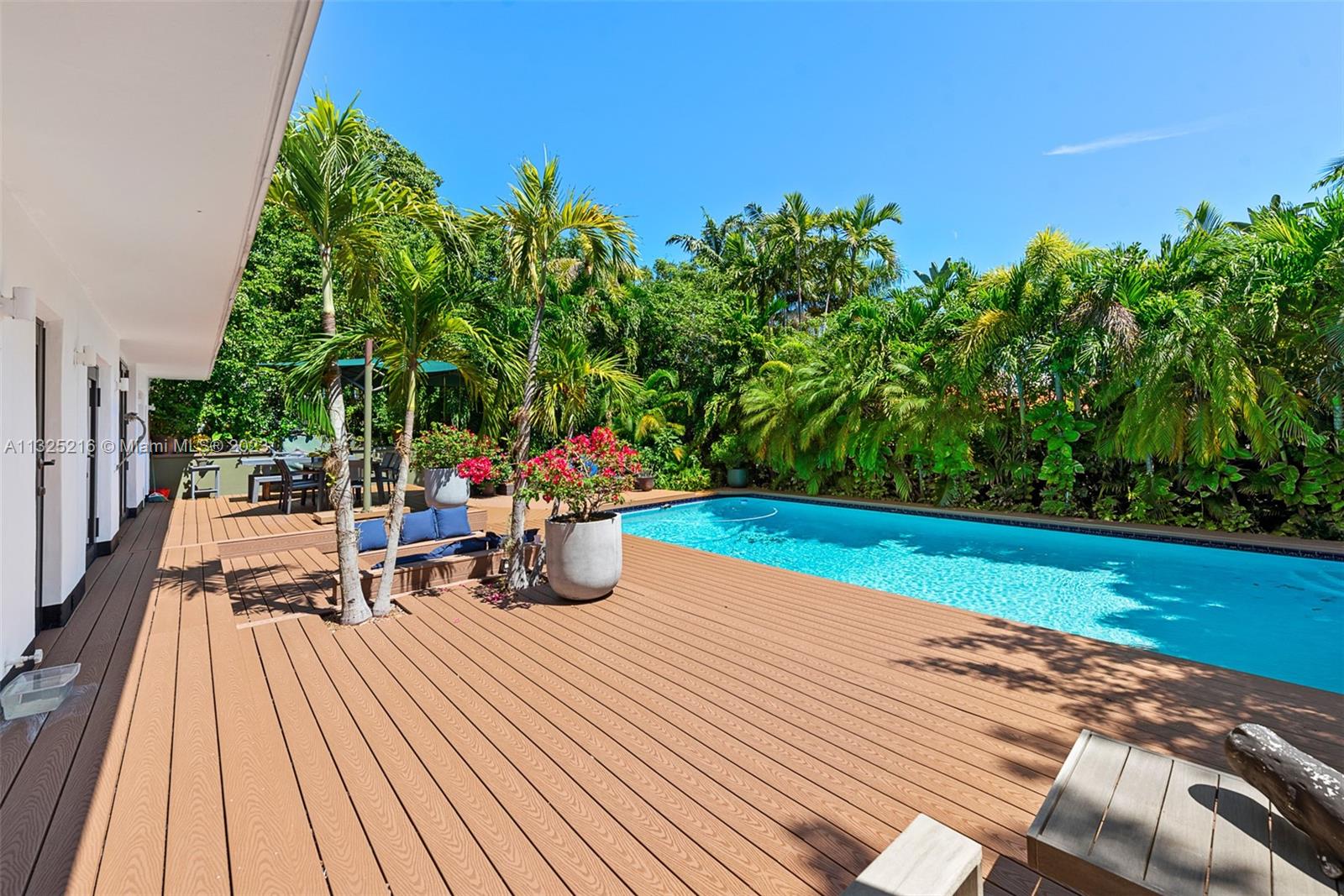 SUNSET ISLANDS-ISLAND NO - Residential