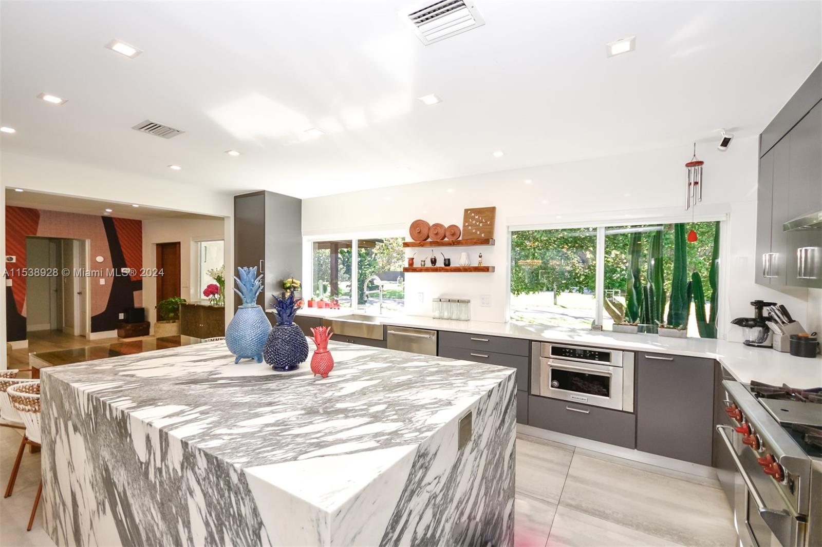 BAYSHORE PLAZA UNIT NO 6 - Residential