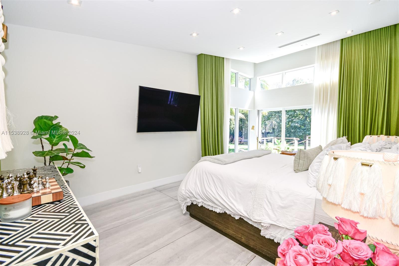 BAYSHORE PLAZA UNIT NO 6 - Residential