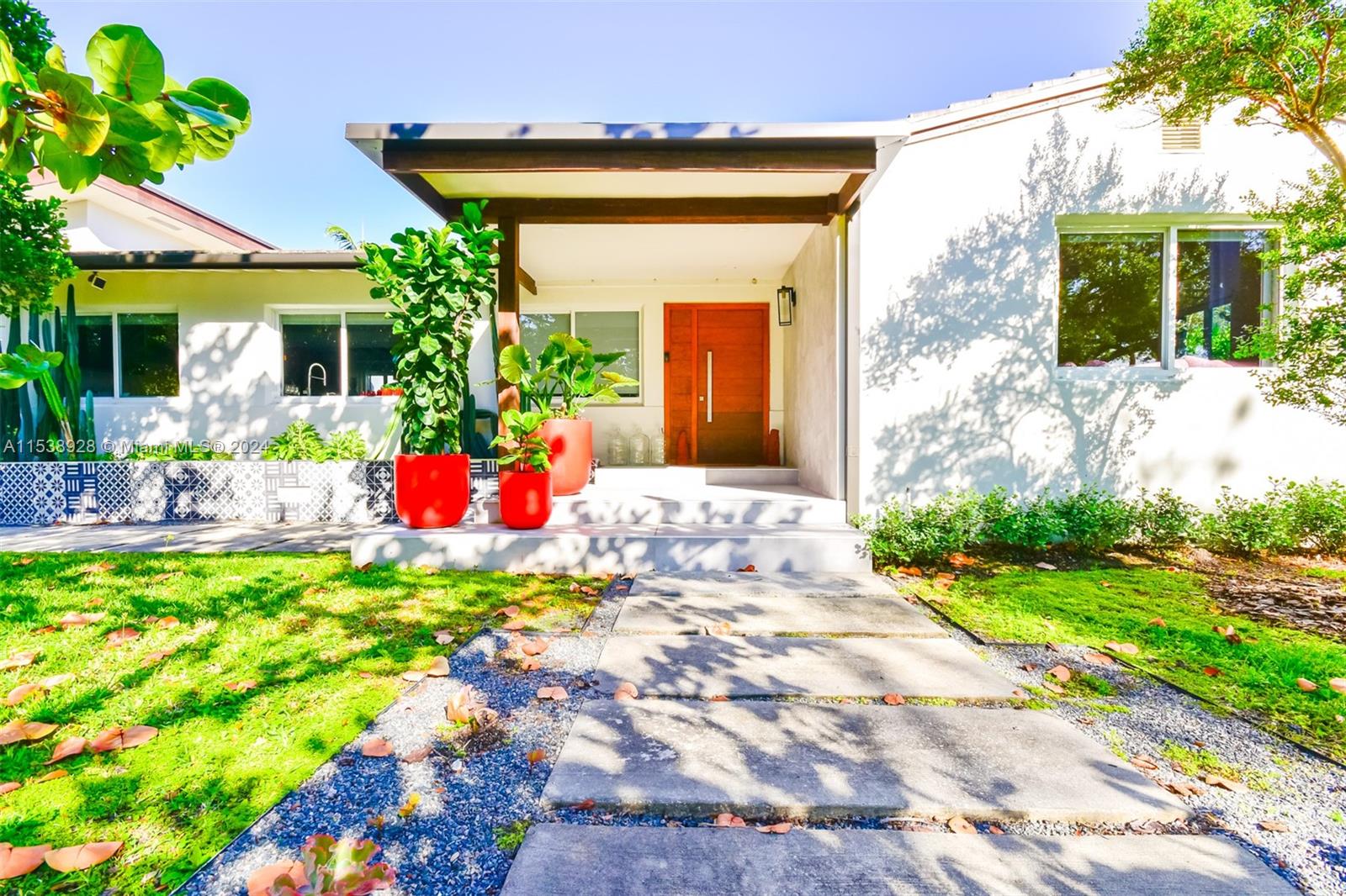 BAYSHORE PLAZA UNIT NO 6 - Residential