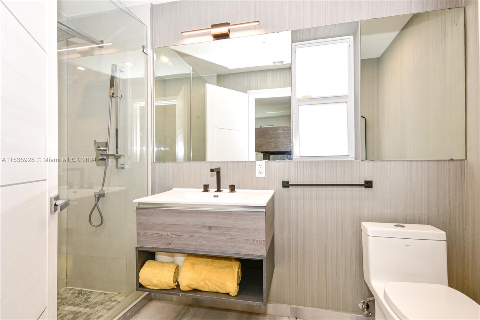 BAYSHORE PLAZA UNIT NO 6 - Residential