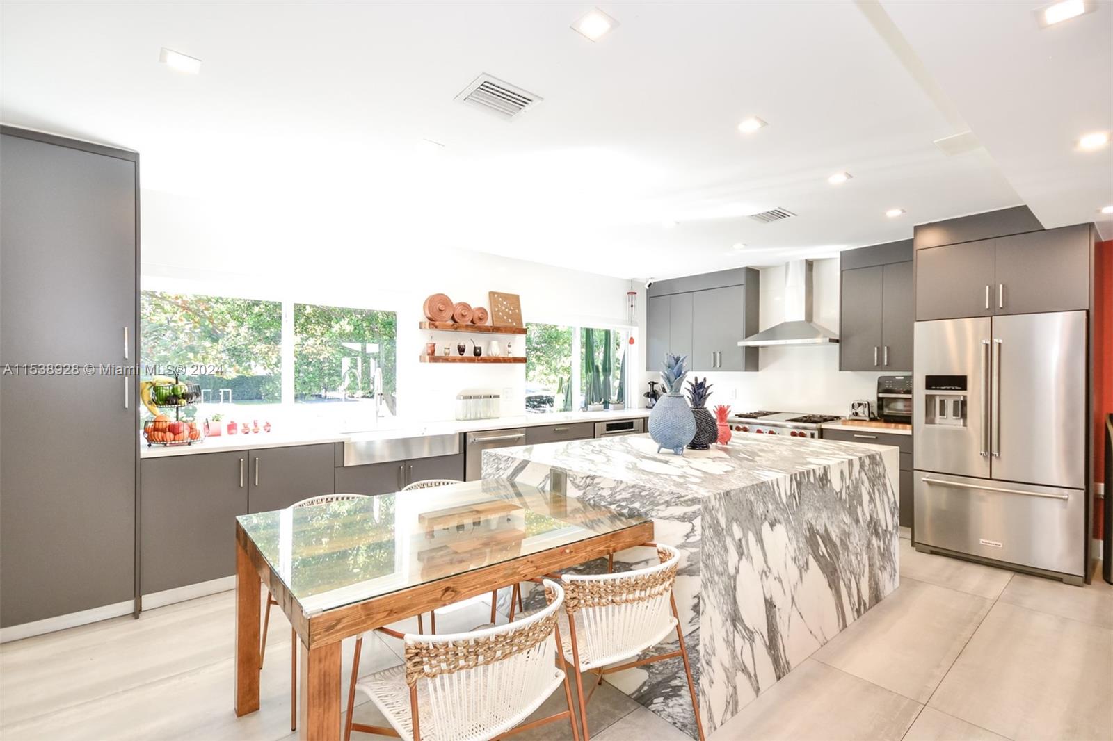 BAYSHORE PLAZA UNIT NO 6 - Residential