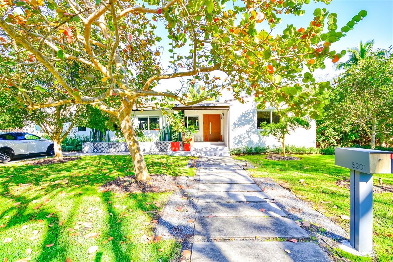 BAYSHORE PLAZA UNIT NO 6 - Residential