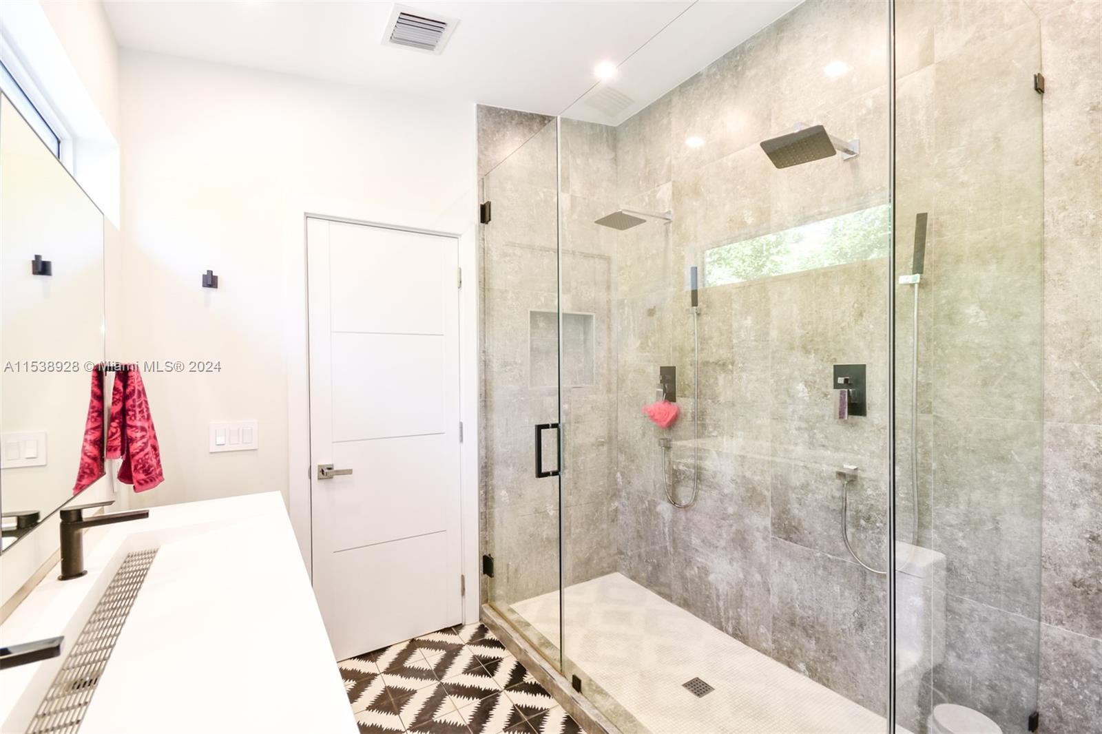 BAYSHORE PLAZA UNIT NO 6 - Residential