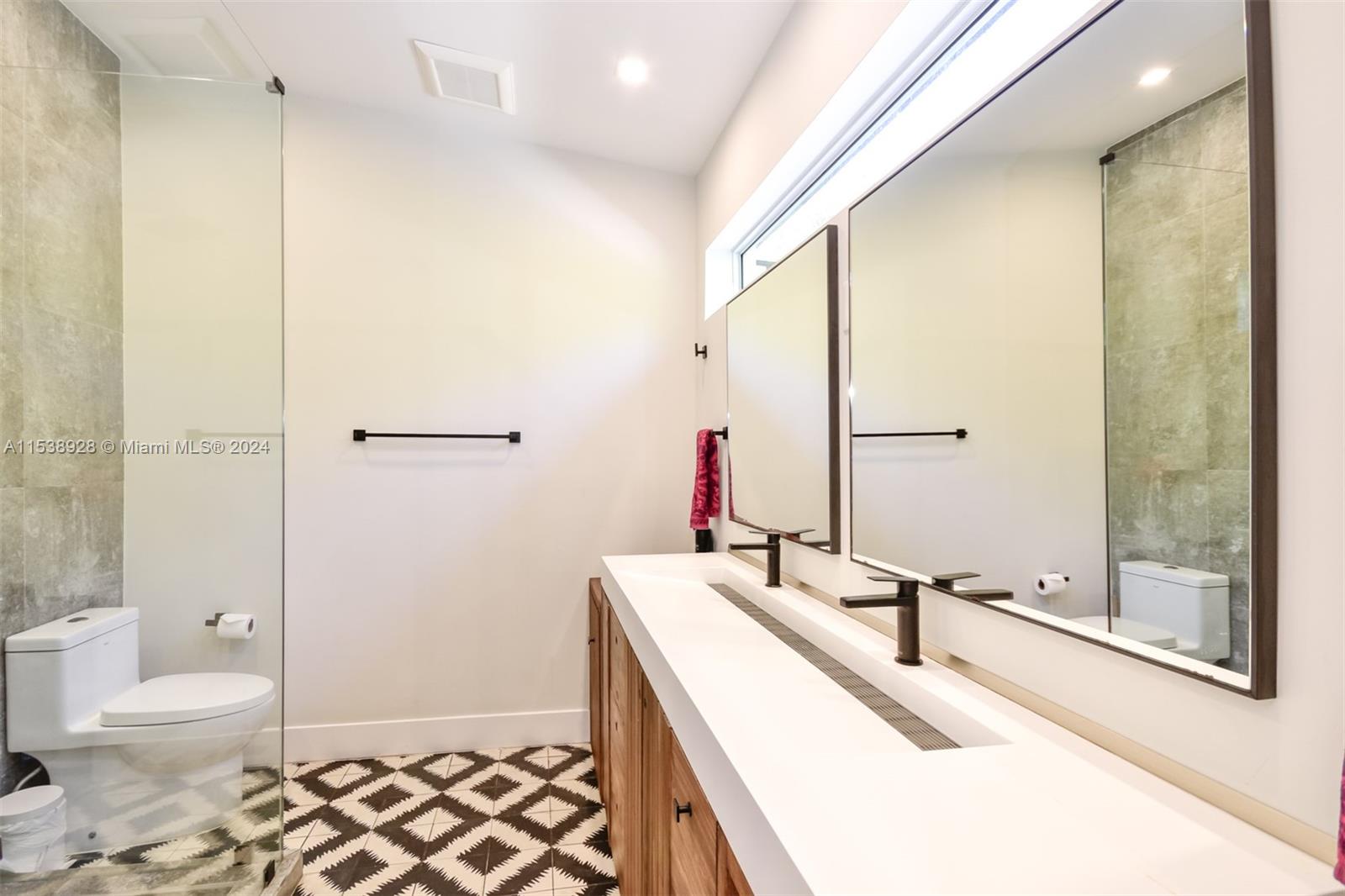 BAYSHORE PLAZA UNIT NO 6 - Residential