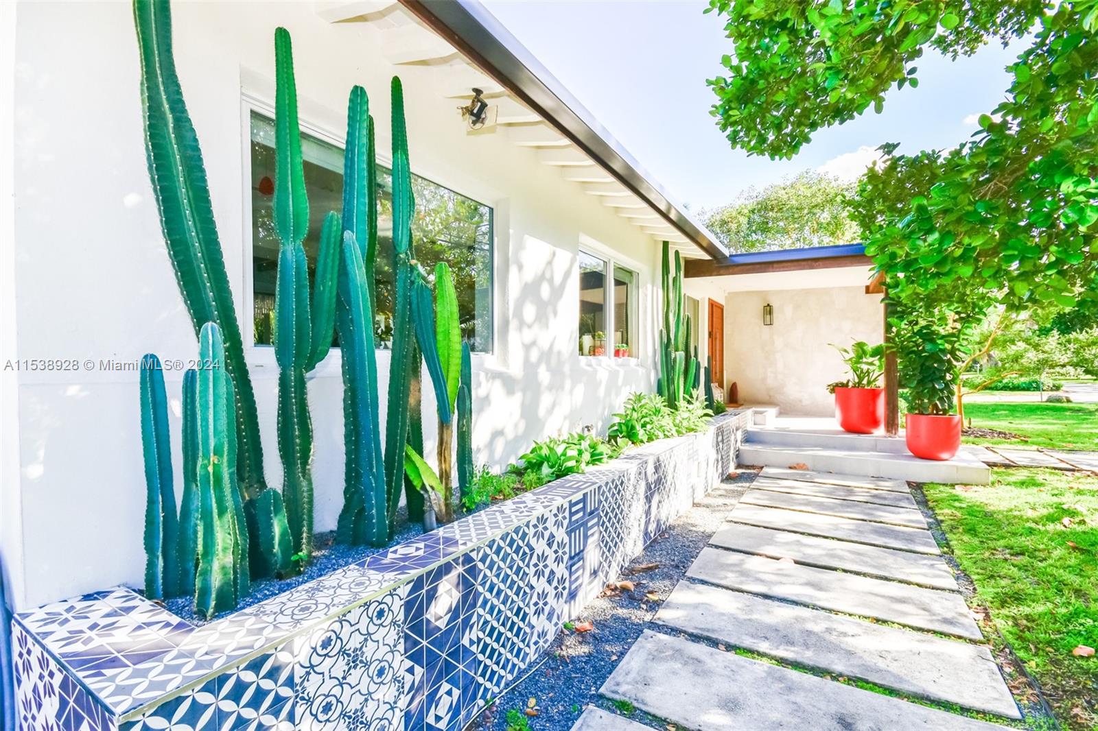 BAYSHORE PLAZA UNIT NO 6 - Residential