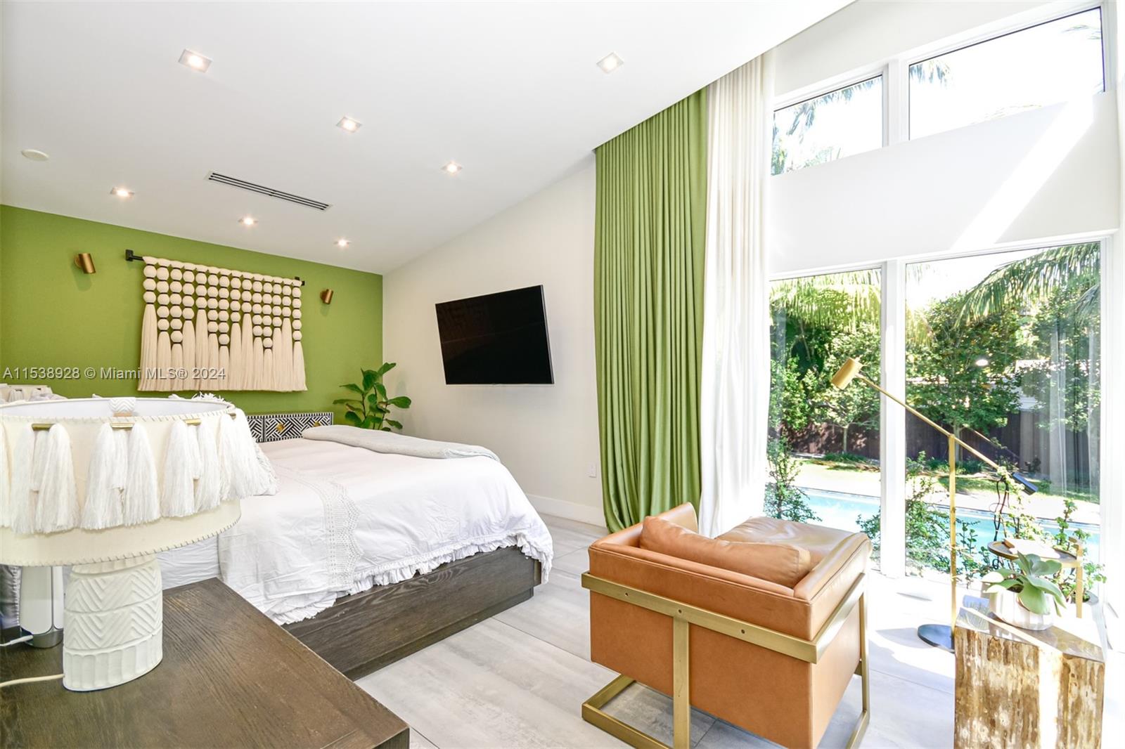 BAYSHORE PLAZA UNIT NO 6 - Residential