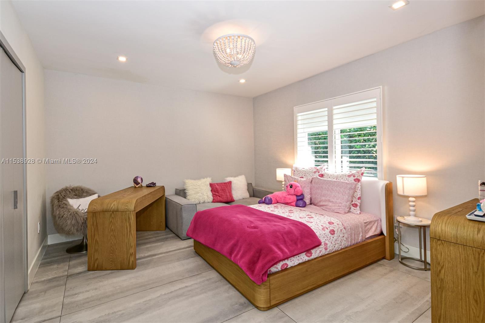 BAYSHORE PLAZA UNIT NO 6 - Residential