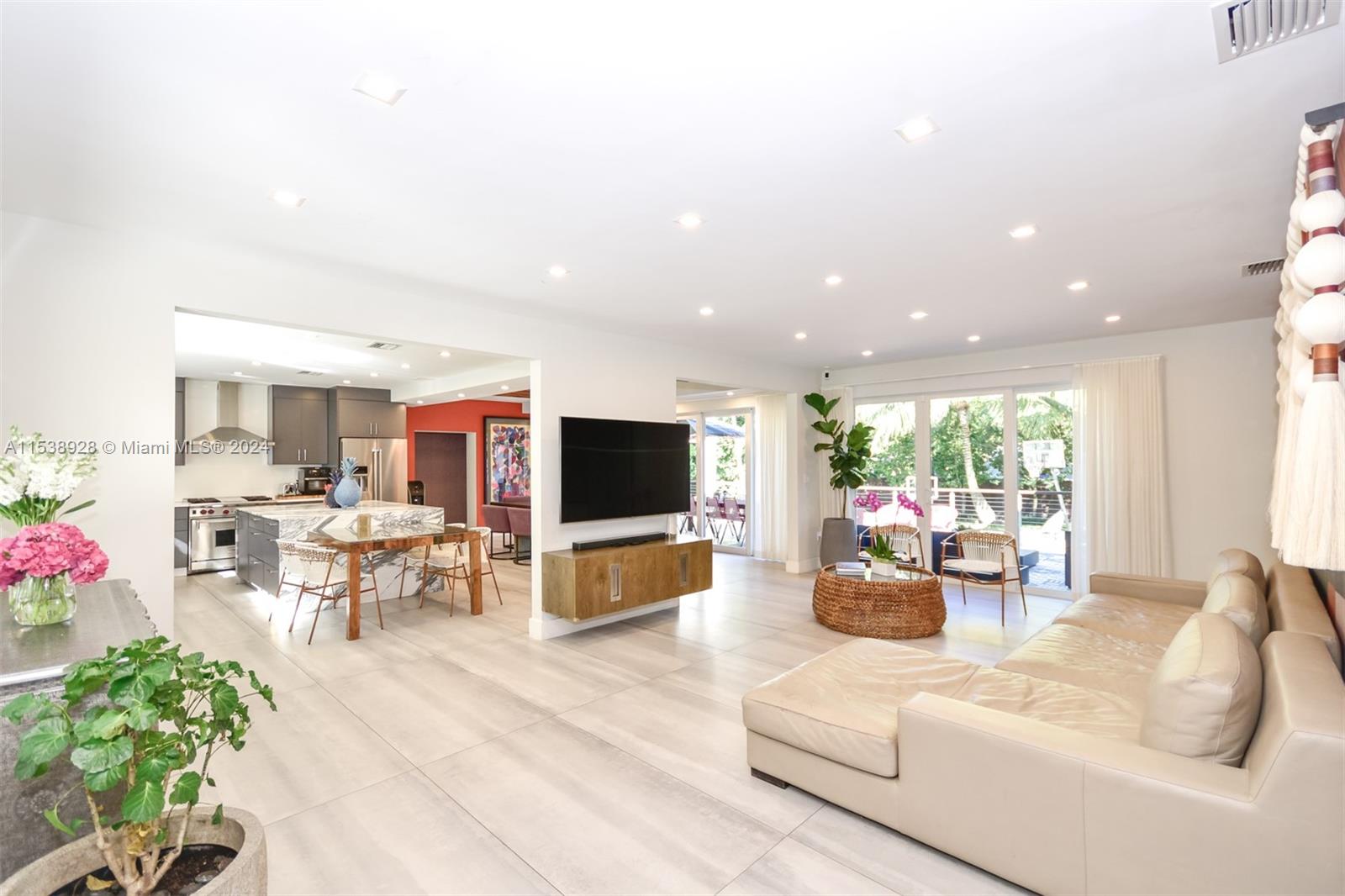 BAYSHORE PLAZA UNIT NO 6 - Residential