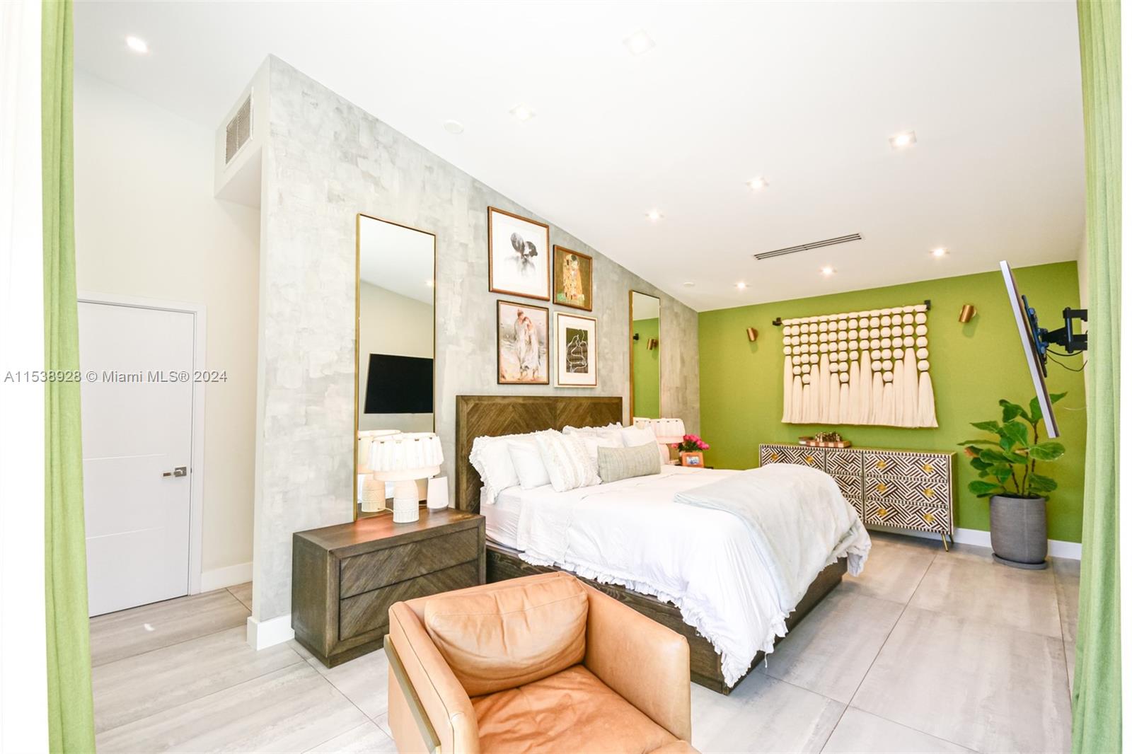 BAYSHORE PLAZA UNIT NO 6 - Residential