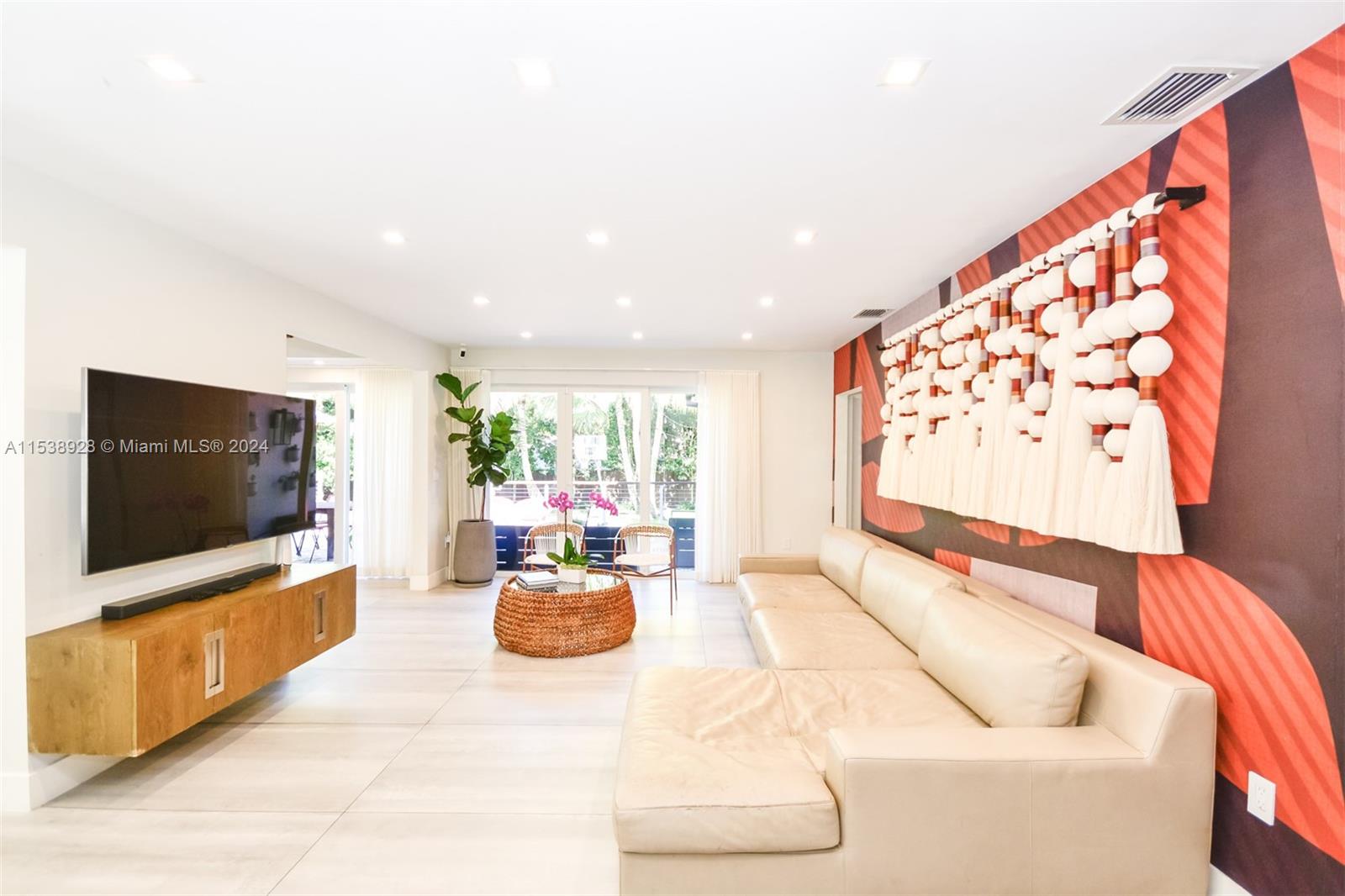 BAYSHORE PLAZA UNIT NO 6 - Residential