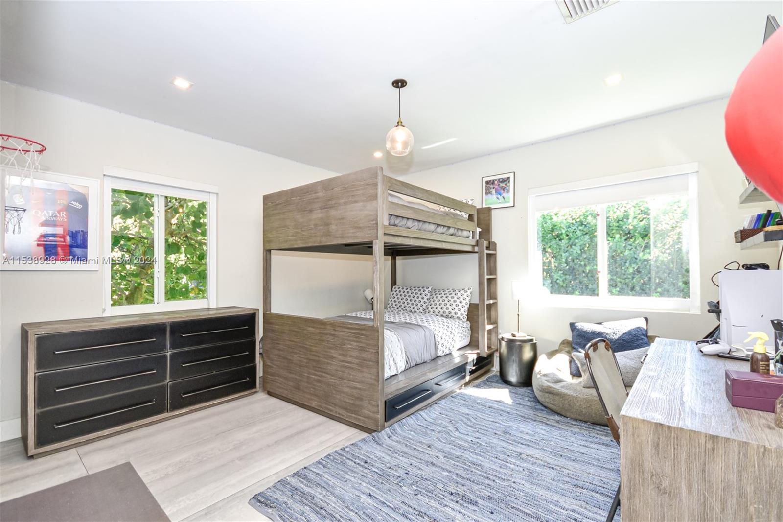 BAYSHORE PLAZA UNIT NO 6 - Residential