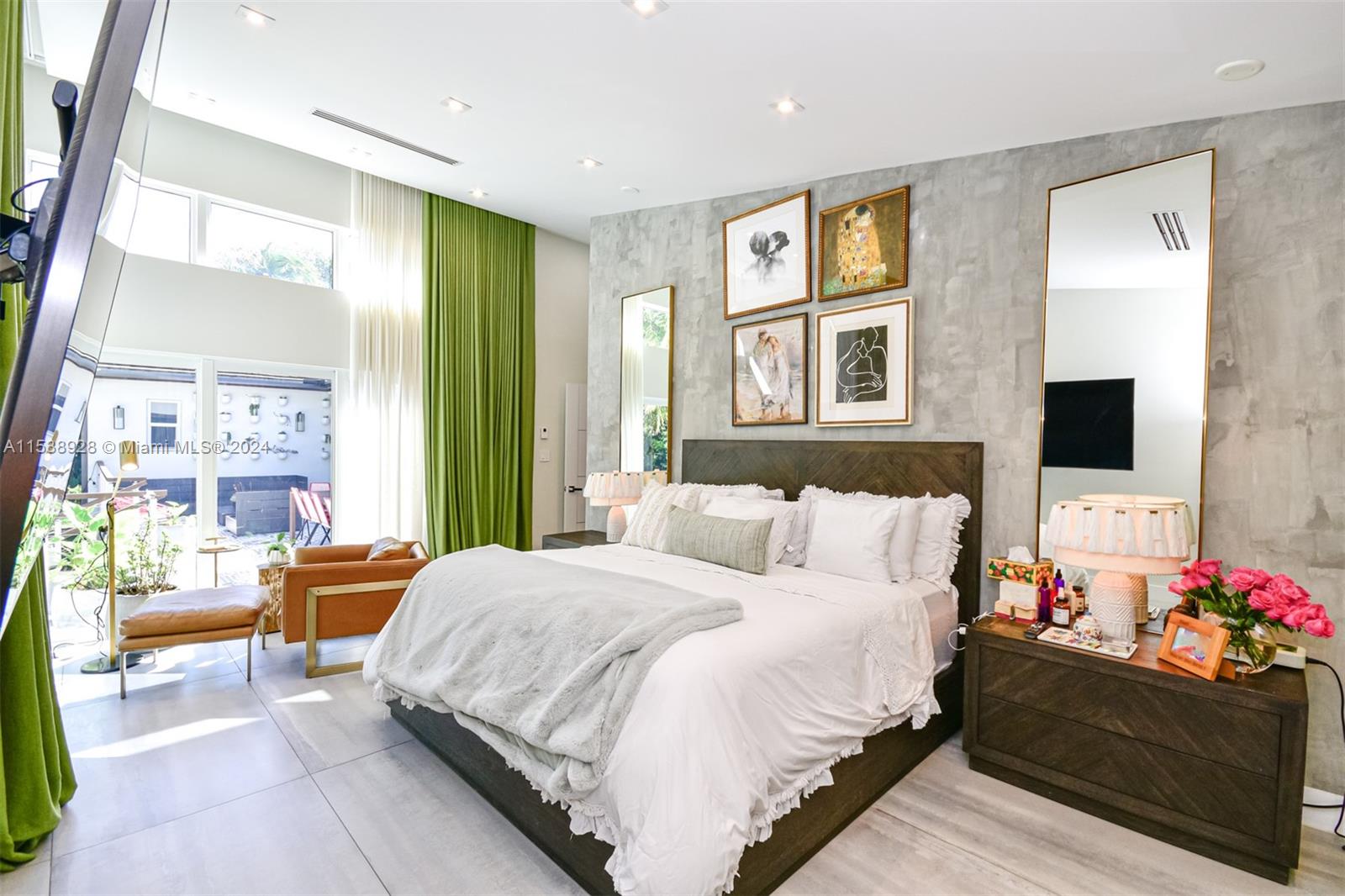 BAYSHORE PLAZA UNIT NO 6 - Residential