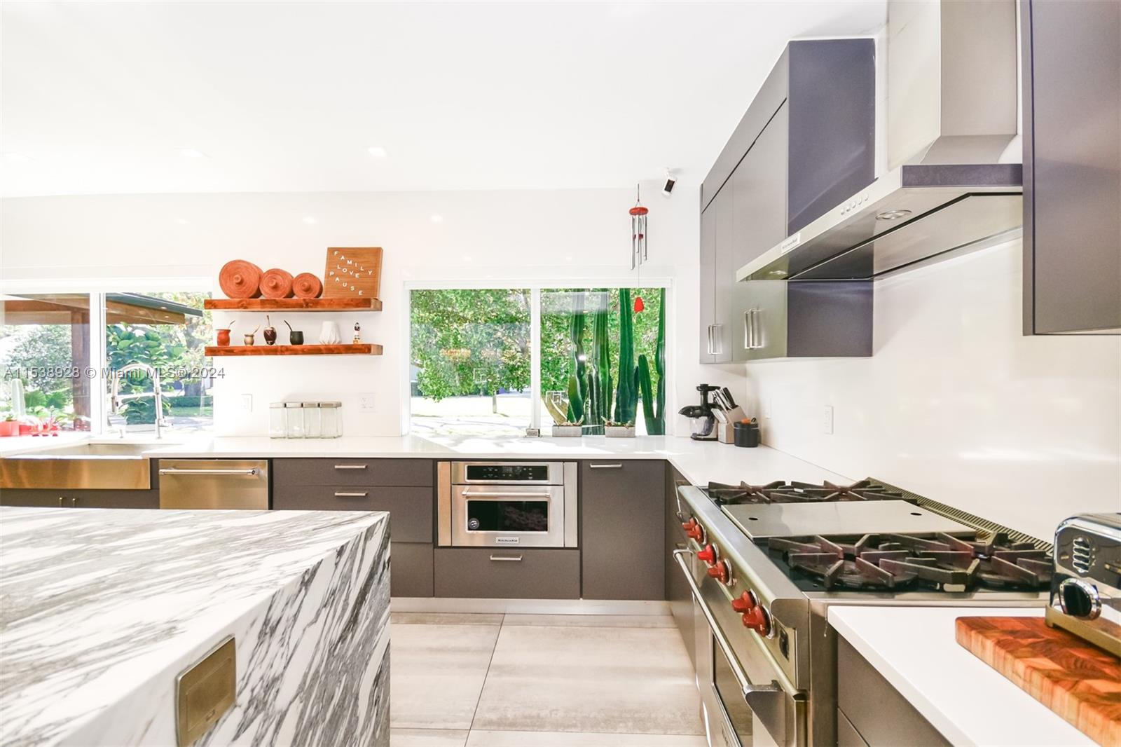 BAYSHORE PLAZA UNIT NO 6 - Residential