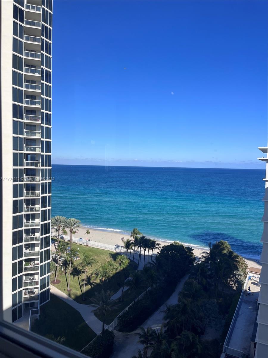 19201 Collins Ave 1126