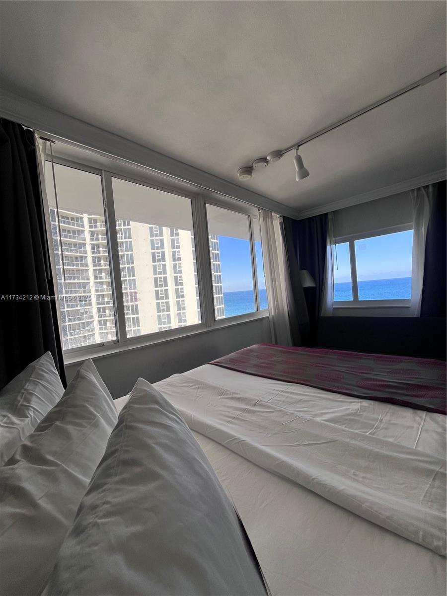 19201 Collins Ave 1126