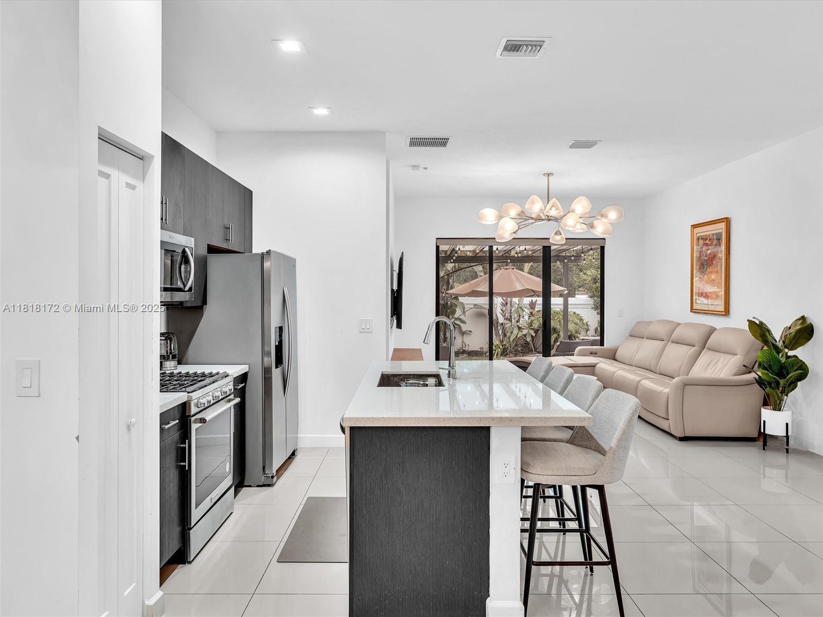 WHISPERING OAKS - Residential