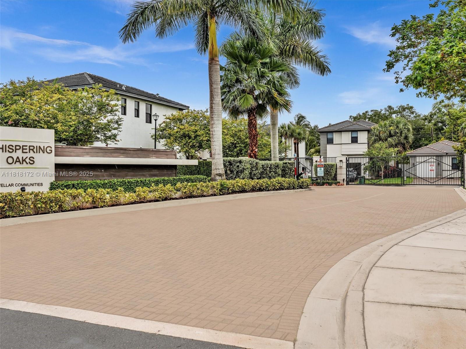 WHISPERING OAKS - Residential