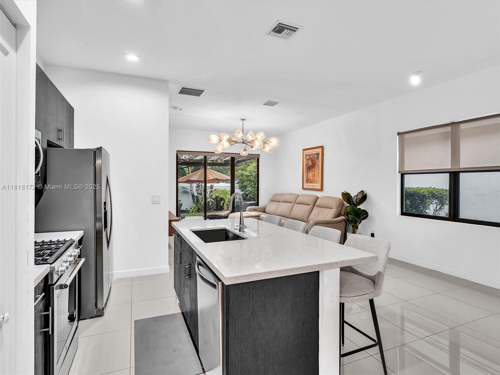 WHISPERING OAKS - Residential