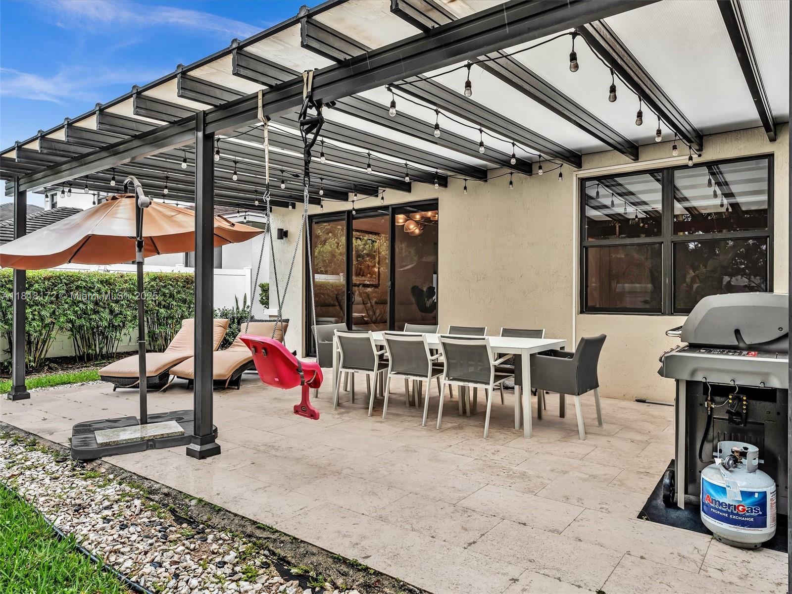 WHISPERING OAKS - Residential