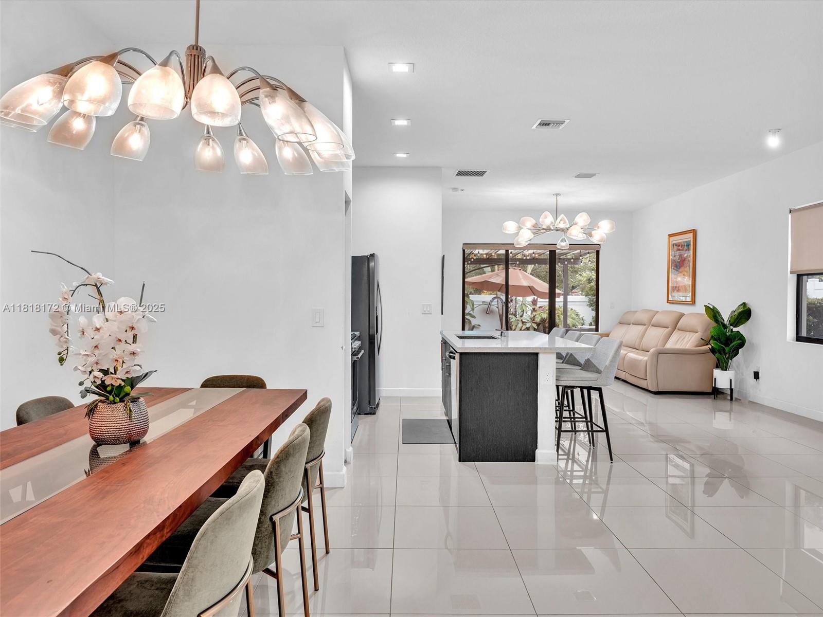 WHISPERING OAKS - Residential