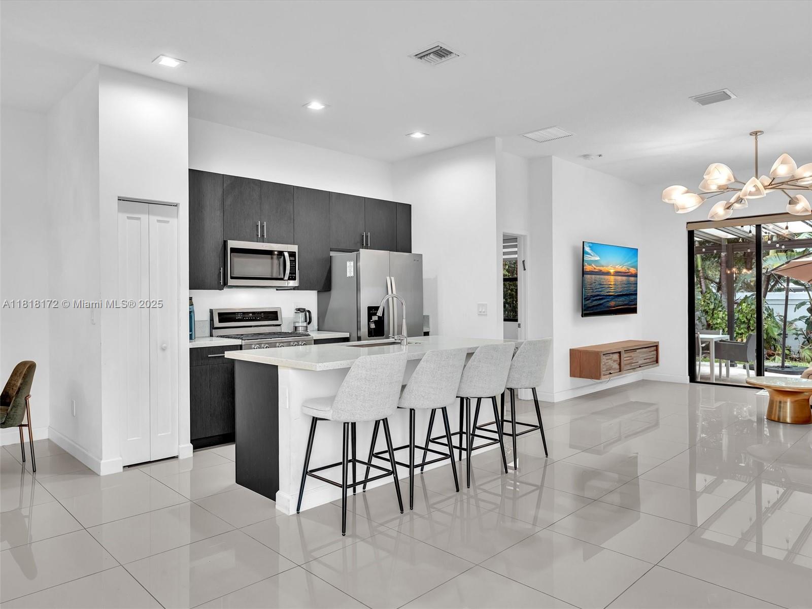 WHISPERING OAKS - Residential