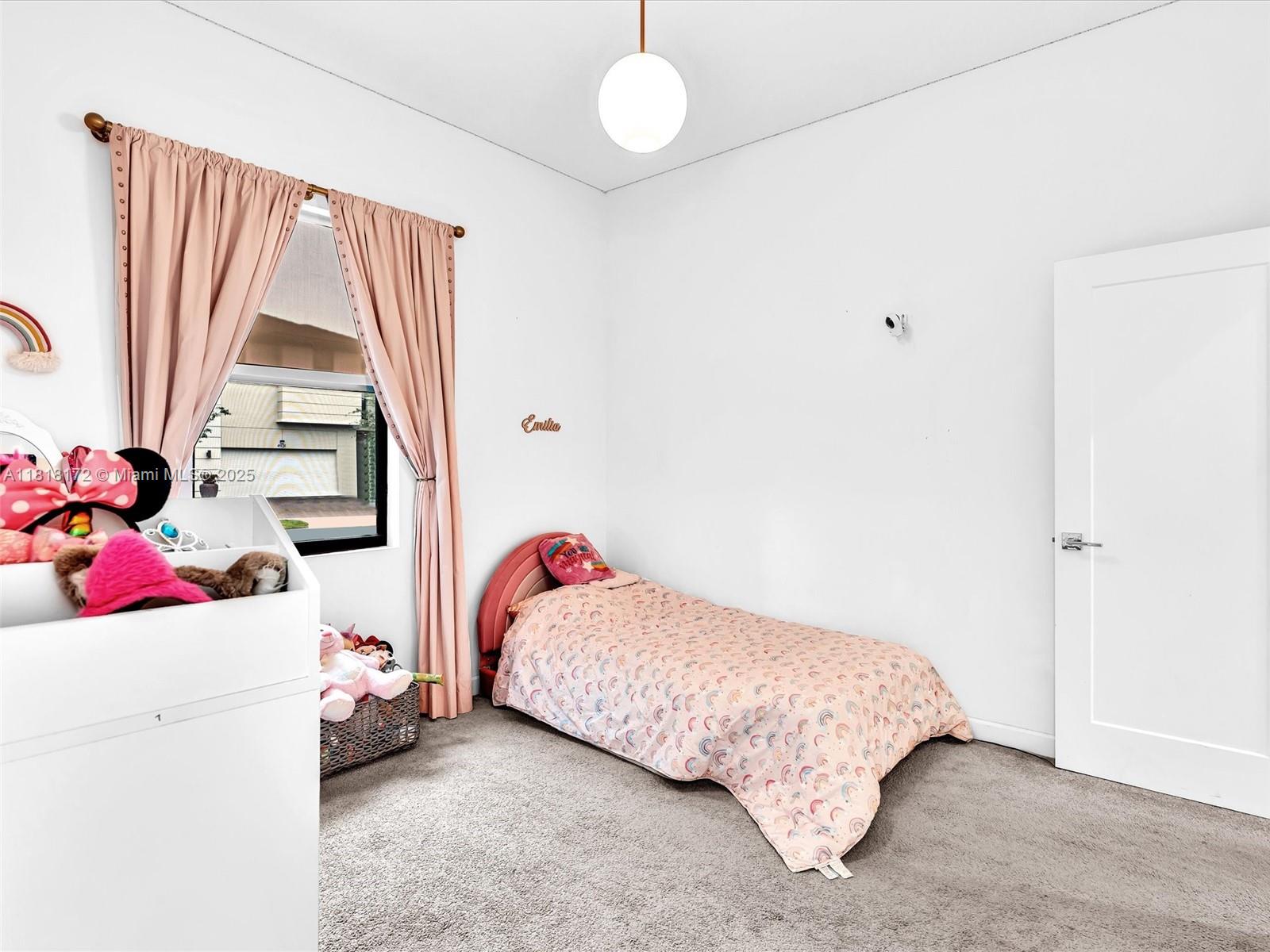 WHISPERING OAKS - Residential