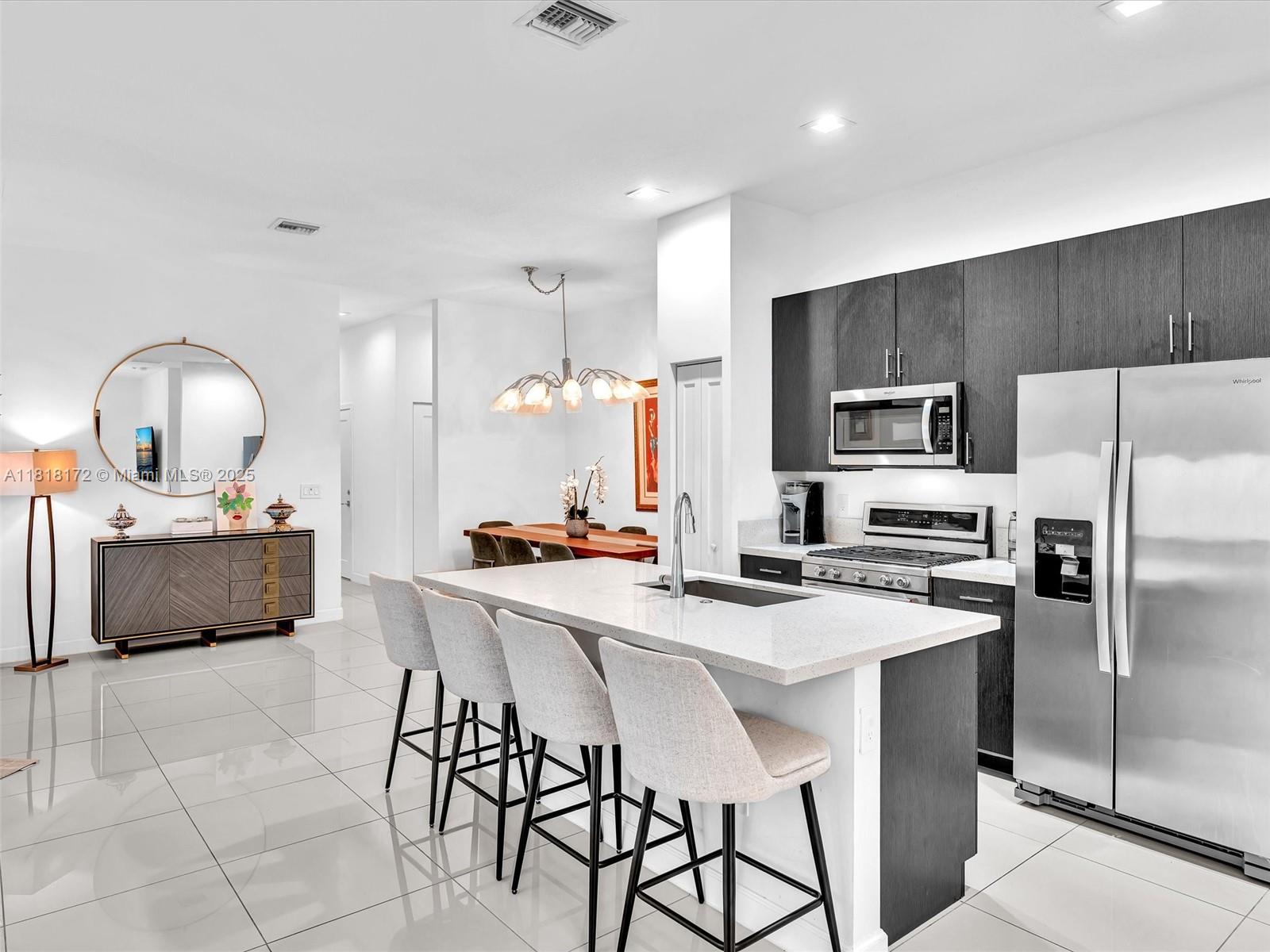 WHISPERING OAKS - Residential